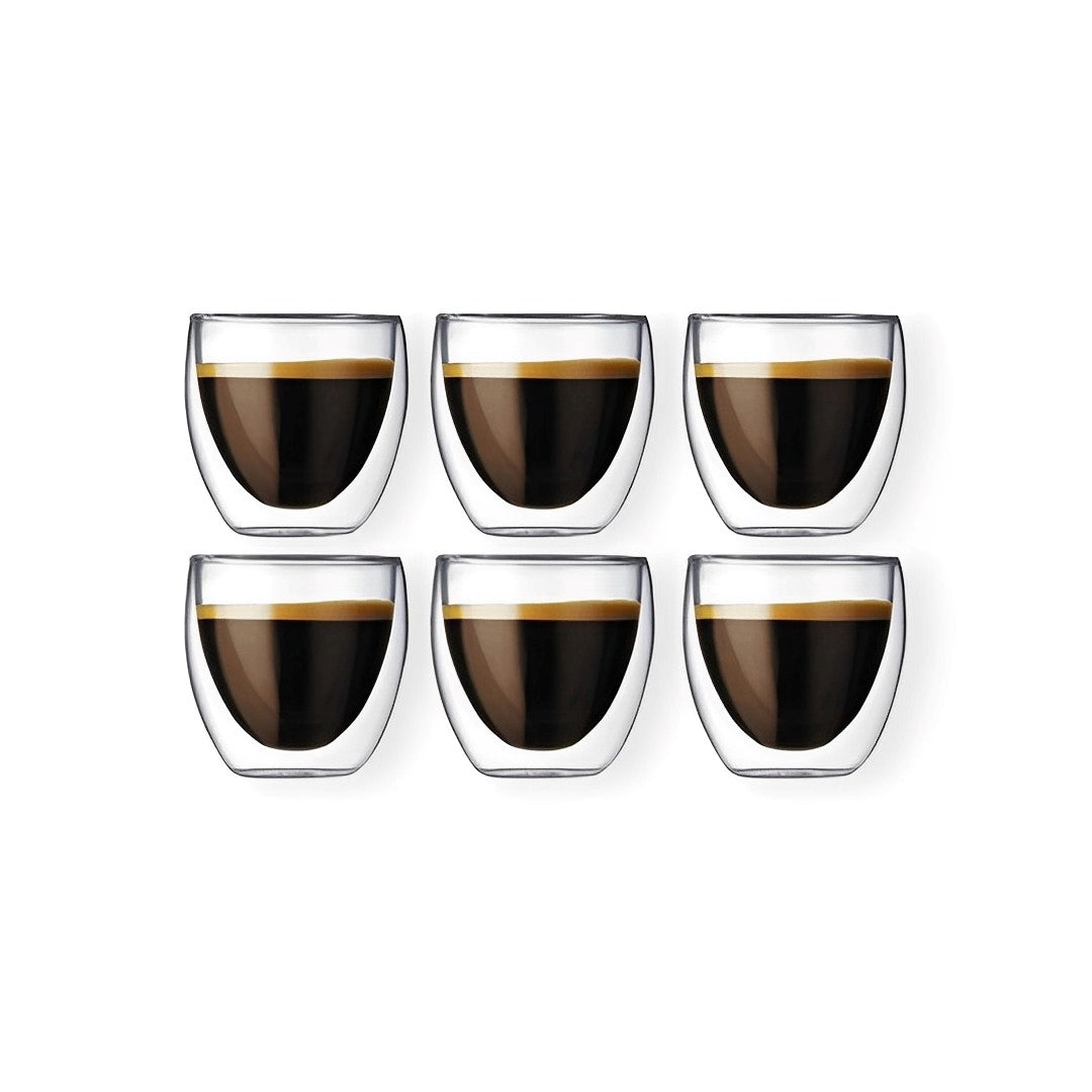 Lot de 6 tasses double paroi en verre Nespresso 80ml au design élégant et arrondi, idéales pour savourer un délicieux café. Les parois doubles maintiennent la chaleur, tandis que le verre transparent permet une présentation esthétique de votre boisson préférée. Compatible avec les machines Nespresso, ces tasses sont parfaites pour les amateurs de café exigeants. Commandez maintenant!
