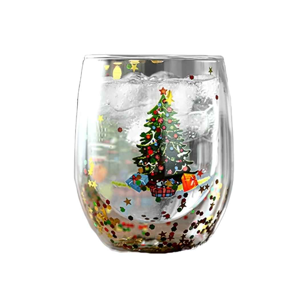 Image d'une tasse de 300ml à double paroi avec un motif de sapin de Noël et des cadeaux. Des confettis colorés sont insérés à l'intérieur pour une touche festive. Cette élégante tasse maintient la chaleur de vos boissons et est parfaite pour les fêtes de fin d'année.