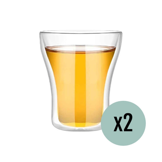 Deux verres à double paroi de 200 ml avec un design courbé, posés sur une surface neutre.