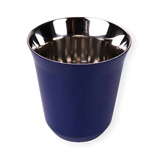 Une tasse à expresso élégante et pratique avec une double paroi en acier inoxydable bleu marine, idéale pour maintenir la température de votre café chaud ou froid. Parfaite pour les amateurs de café désireux d'un style sophistiqué et durable.