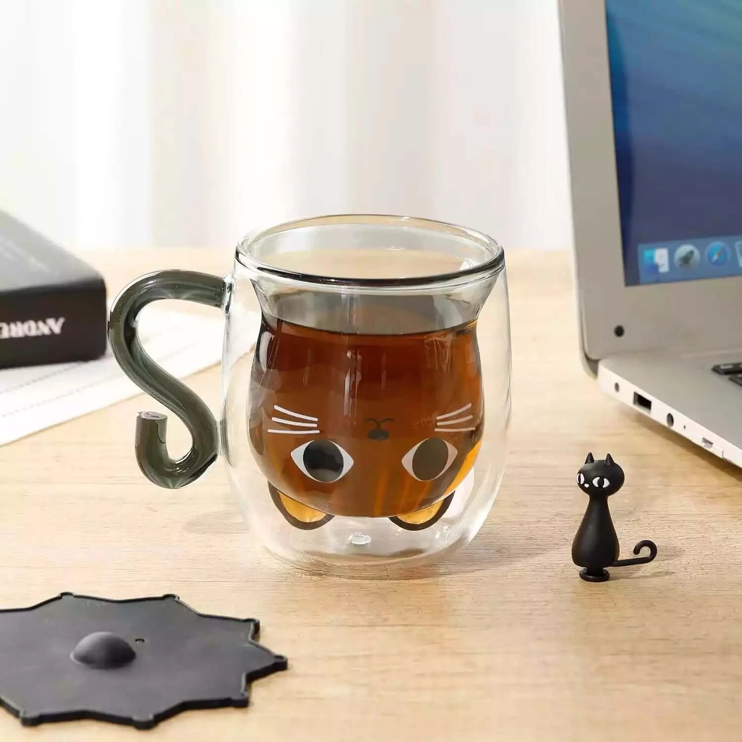tasse verre double paroi chat noir avec anse a cote ordinateur